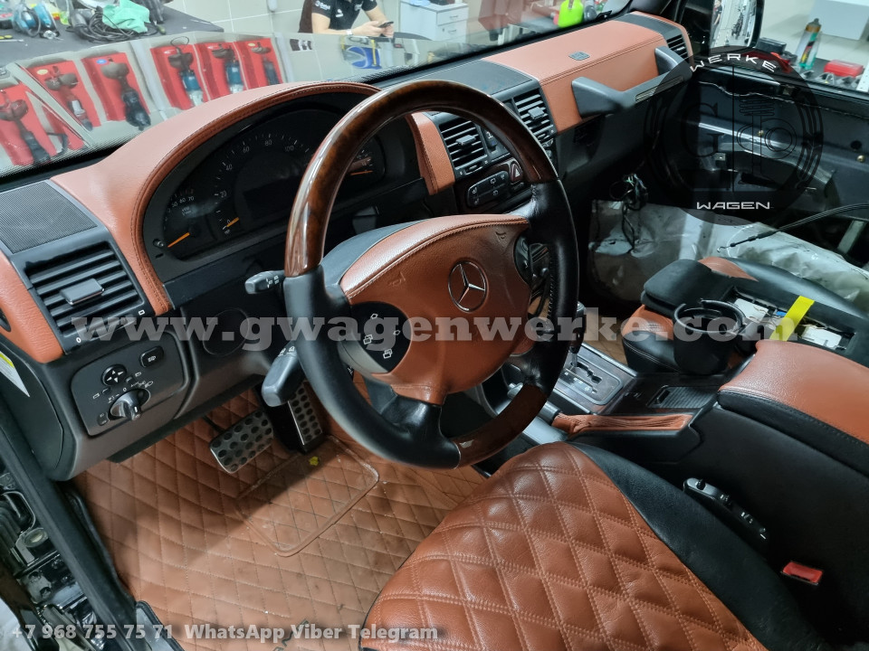 Gwagen 2003 dashboard remaking. Mercedes Comand 5.1 and Custer for G-Class W463